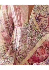HEMANT & NANDITA - Sukienka mini z kwiatowym motywem. Okazja: na co dzień. Kolor: różowy, wielokolorowy, fioletowy. Materiał: materiał. Wzór: kwiaty. Styl: klasyczny, casual. Długość: mini #2