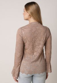 Born2be - Brązowa Koronkowa Bluzka z Falbanką i Rozszerzanymi Rękawami Nelaetia. Typ kołnierza: kołnierz z falbankami. Kolor: brązowy. Materiał: koronka. Wzór: koronka. Styl: elegancki, klasyczny #5