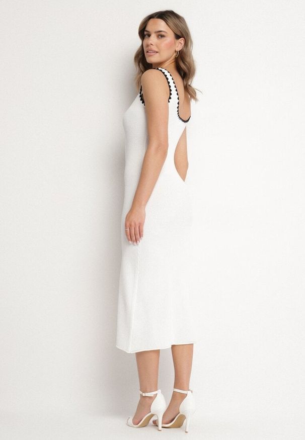 Born2be - Biała Sukienka Dzianinowa o Taliowanym Kroju na Ramiączkach z Lamówką Zenlimi. Okazja: na co dzień. Typ kołnierza: dekolt w kształcie V. Kolor: biały. Materiał: dzianina. Długość rękawa: na ramiączkach. Styl: casual, elegancki