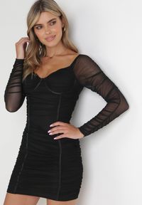 Born2be - Czarna Dopasowana Sukienka z Marszczeniem Ferdu. Kolor: czarny. Typ sukienki: dopasowane #5