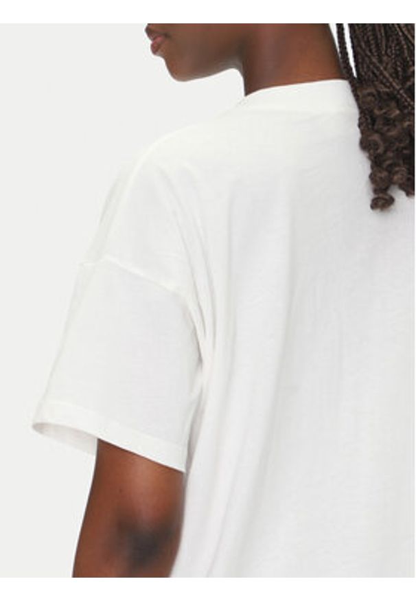 ViCOLO T-Shirt RD0119 Biały Regular Fit. Kolor: biały. Materiał: bawełna