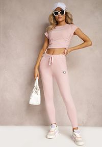 Renee - Różowe Dresowe Spodnie z Bawełny High Waist Ozdobione Naszywką Lorniwa. Okazja: na co dzień. Stan: podwyższony. Kolor: różowy. Materiał: dresówka, bawełna. Wzór: aplikacja. Styl: casual, elegancki #4