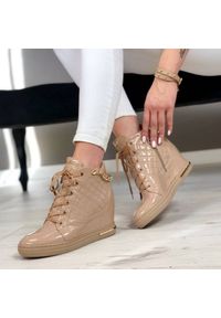 Białe Sneakersy Carinii Damskie Stylowe Obuwie. Kolor: biały. Materiał: jeans, skóra. Szerokość cholewki: normalna. Obcas: na koturnie. Styl: elegancki #5