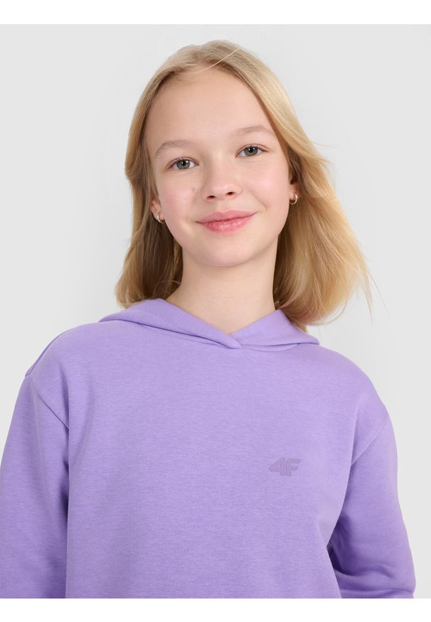 4f - 4F Bluza dresowa nierozpinana z kapturem dziewczęca - fioletowa 122 (6-7 lat). Okazja: na co dzień. Typ kołnierza: kaptur. Kolor: fioletowy. Materiał: dresówka. Wzór: gładki, ze splotem. Sezon: lato. Styl: sportowy, casual