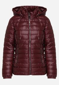 Born2be - Bordowa Pikowana Kurtka Wykończona Odpinanym Kapturem i Gumką przy Rękawach Mivisea. Okazja: na co dzień. Kolor: czerwony. Materiał: jeans. Styl: casual #6