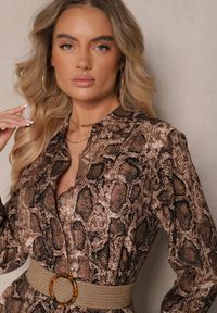 Renee - Brązowa Sukienka z Wiskozy o Koszulowym Kroju z Paskiem Zdobiona Wężowym Printem Norinna. Okazja: na co dzień, na spotkanie biznesowe, do pracy. Typ kołnierza: dekolt w serek. Kolor: brązowy. Materiał: wiskoza. Długość rękawa: długi rękaw. Wzór: aplikacja, nadruk. Typ sukienki: koszulowe. Styl: biznesowy, klasyczny, elegancki, casual