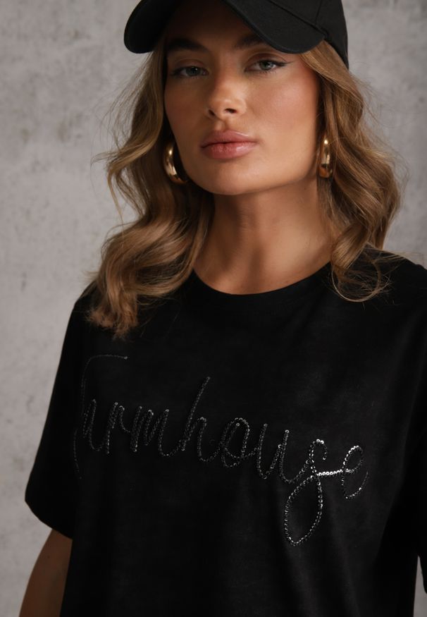 Renee - Czarny Oversizowy T-shirt z Bawełny Zdobiony Haftem z Cekinami Marivia. Okazja: na co dzień. Kolor: czarny. Materiał: bawełna. Wzór: haft, aplikacja. Styl: casual, elegancki