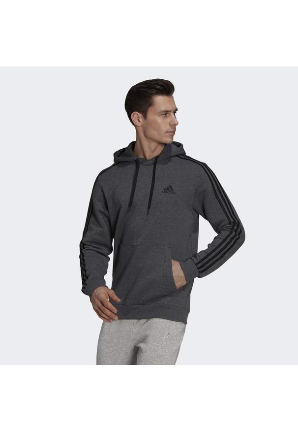 Adidas - Bluza męska adidas Essentials Fleece 3-Stripes Hoodie. Kolor: szary, wielokolorowy, czarny. Materiał: polar. Sport: fitness, piłka nożna