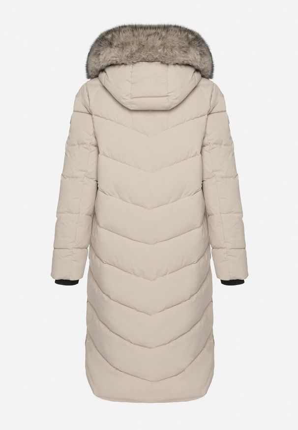 Born2be - Beżowa Długa Kurtka z Pikowanymi Przeszyciami i Kapturem z Futerkiem Galella. Okazja: na co dzień. Kolor: beżowy. Materiał: futro. Długość: długie. Styl: casual, elegancki, klasyczny