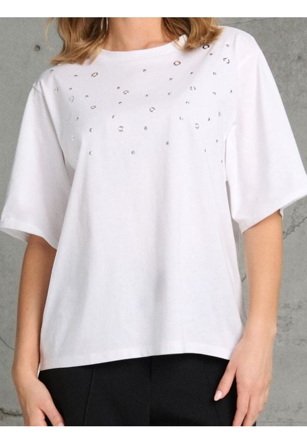 Sinsay - Bawełniana koszulka z ozdobnymi dżetami - biały. Kolor: biały. Materiał: bawełna