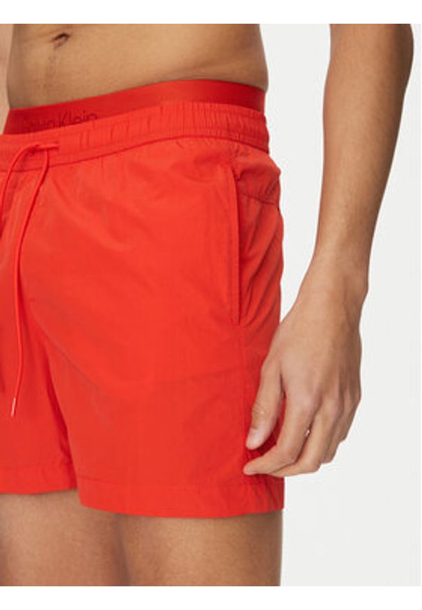 Calvin Klein Swimwear Szorty kąpielowe KM0KM01104 Czerwony Regular Fit. Kolor: czerwony. Materiał: syntetyk