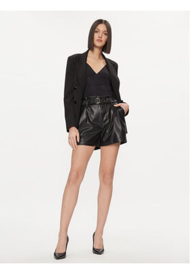 DKNY Szorty materiałowe P3GWTU59 Czarny Regular Fit. Kolor: czarny. Materiał: materiał, syntetyk