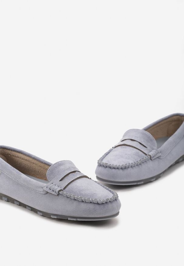 Born2be - Jasnoniebieskie Mokasyny z Imitacji Zamszu na Płaskiej Podeszwie Sallevia. Kolor: niebieski. Materiał: zamsz. Obcas: na płaskiej podeszwie. Styl: elegancki