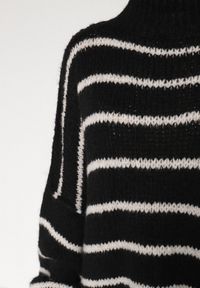 Born2be - Czarny Golf Oversize w Paski z Domieszką Wełny i Wiskozy Nexeia. Okazja: na co dzień. Typ kołnierza: golf. Kolor: czarny. Materiał: wełna, wiskoza. Wzór: paski. Styl: klasyczny, casual, elegancki #3