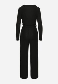 Born2be - Czarny Kombinezon z Wiskozą Kopertowym Dekoltem i Materiałowym Paskiem Miathalise. Okazja: na spotkanie biznesowe. Kolor: czarny. Materiał: wiskoza, materiał. Długość: długie. Styl: biznesowy #2