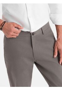 Ombre Clothing - Spodnie męskie chino REGULAR FIT z delikatną strukturą – szare V1 - Rozmiar: M. Okazja: na co dzień. Kolor: szary. Materiał: tkanina, elastan, bawełna. Styl: klasyczny, casual #4