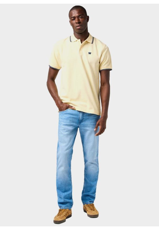 Wrangler - MESKA KOSZULKA WRANGLER POLO SHIRT BANANA CREPE 112362826. Typ kołnierza: polo