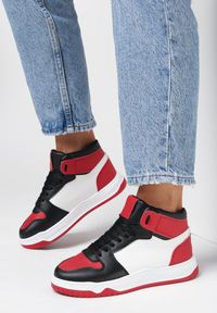 Born2be - Czarno-Czerwone Sneakersy Tryphaera. Wysokość cholewki: za kostkę. Kolor: czerwony. Materiał: jeans. Szerokość cholewki: normalna. Wzór: aplikacja. Obcas: na płaskiej podeszwie