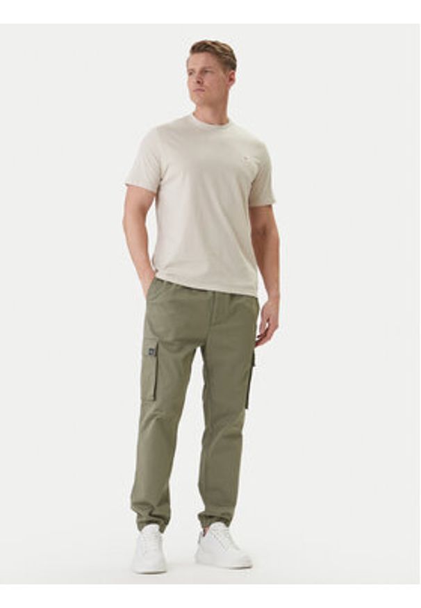 Calvin Klein Jeans Joggery Comfort LV04RD608G Beżowy Skinny Fit. Kolor: beżowy. Materiał: bawełna