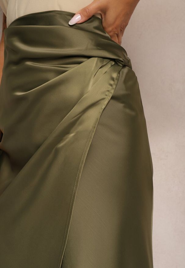 Renee - Zielona Spódnica o Kopertowym Kroju High Waist Onadea. Stan: podwyższony. Kolor: zielony. Materiał: satyna