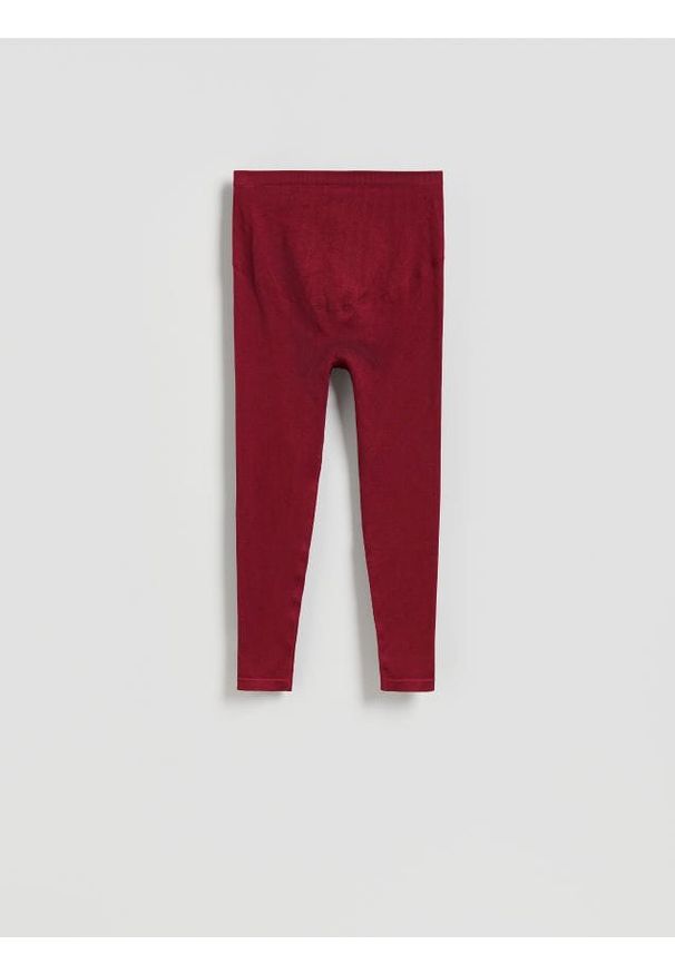 Reserved - Bezszwowe legginsy - bordowy. Kolor: czerwony. Materiał: dzianina. Wzór: prążki