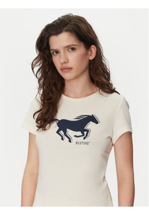 Mustang T-Shirt Loa 1016136 Écru Slim Fit. Materiał: bawełna