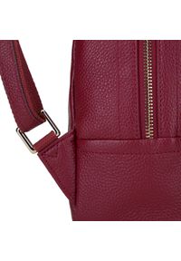Wittchen - Damski plecak ze skóry minimalistyczny mały. Kolor: czerwony. Materiał: skóra. Wzór: haft, paski. Styl: casual, elegancki #5