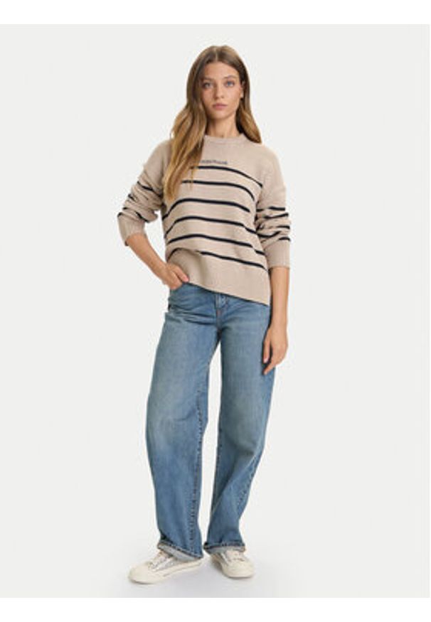 Guess Jeans Sweter W5BR03 Z3HM1 Beżowy Relaxed Fit. Kolor: beżowy. Materiał: bawełna