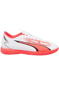 Buty piłkarskie Puma Ultra Play It Jr 107535 01 białe białe. Zapięcie: sznurówki. Kolor: biały. Materiał: guma, syntetyk. Szerokość cholewki: normalna. Sport: piłka nożna