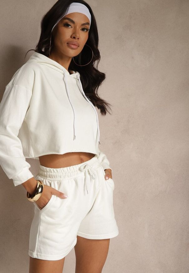 Renee - Beżowy Komplet Dresowy z Bawełną Szorty i Krótka Bluza z Kapturem Ralarose. Kolor: beżowy. Materiał: dresówka, bawełna. Sport: turystyka piesza