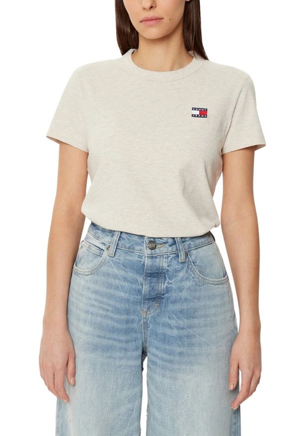 Tommy Jeans - TOMMY JEANS Beżowy damski t-shirt z małym logo. Kolor: beżowy