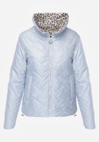 Born2be - Jasnoniebieska Dwustronna Kurtka Pikowana Ozdobiona Naszywką i Panterką Nemopis. Okazja: na co dzień. Kolor: niebieski. Materiał: jeans. Wzór: motyw zwierzęcy, aplikacja. Styl: casual #6