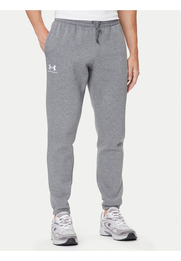 Under Armour Spodnie dresowe UA Essential Fleece Jogger 1373882 Szary Regular Fit. Kolor: szary. Materiał: bawełna
