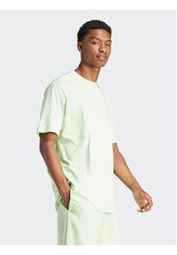 Adidas - adidas T-Shirt ALL SZN IR9111 Zielony Loose Fit. Kolor: zielony. Materiał: bawełna #4