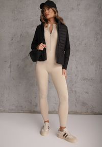 Renee - Czarna Przejściowa Kurtka z Pikowaniem i Elastycznymi Rękawami Salisia. Okazja: na co dzień. Typ kołnierza: kaptur. Kolor: czarny. Materiał: nylon. Styl: casual, sportowy #7