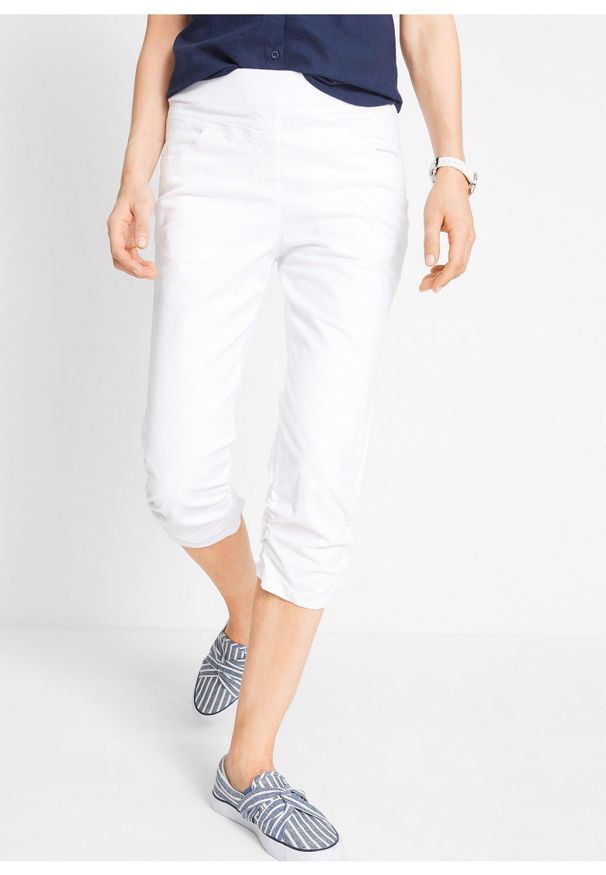 bonprix - Spodnie rybaczki z wygodnym paskiem i marszczeniem. Kolor: biały