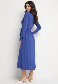 Born2be - Niebieska Sukienka Kopertowa z Wiskozą Wiązana w Talii Drestalia. Okazja: na co dzień. Typ kołnierza: dekolt w kształcie V. Kolor: niebieski. Materiał: wiskoza. Długość rękawa: długi rękaw. Typ sukienki: kopertowe. Styl: casual, klasyczny #5