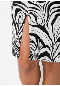 Sukienka bonprix czarno-biały w paski zebry. Kolor: czarny. Długość rękawa: na ramiączkach. Wzór: paski, motyw zwierzęcy #5