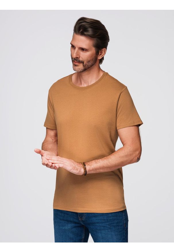 Ombre Clothing - T-shirt męski klasyczny bawełniany BASIC - brązowy V21. Okazja: na co dzień. Kolor: brązowy. Materiał: bawełna. Styl: klasyczny