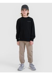 4f - 4F Bluza dresowa nierozpinana bez kaptura chłopięca - czarna 140 (9-10 lat). Okazja: na co dzień. Typ kołnierza: bez kaptura. Kolor: czarny. Materiał: dresówka. Wzór: napisy, gładki, ze splotem. Sezon: lato. Styl: klasyczny, casual, sportowy #2