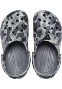 klapki Crocs Classic Printed Camo moro. Kolor: szary. Wzór: moro