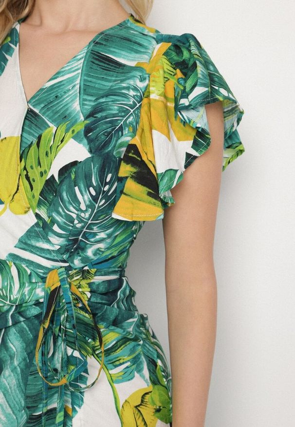 Born2be - Zielona Rozkloszowana Sukienka z Wiązaniem w Roślinny Wzór Janitaie. Okazja: na co dzień. Typ kołnierza: dekolt w serek. Kolor: zielony. Materiał: jeans. Długość rękawa: krótki rękaw. Styl: casual, klasyczny, elegancki