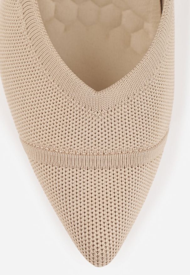 Renee - Ciemnobeżowe Dzianinowe Szpilki VICES z Wkładką Soft-Pillow i Miękkim Zapiętkiem Thene. Nosek buta: szpiczasty. Kolor: beżowy. Materiał: dzianina. Szerokość cholewki: normalna. Obcas: na szpilce. Styl: klasyczny. Wysokość obcasa: średni