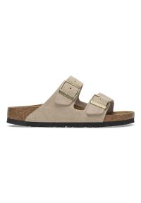 Birkenstock - Klapki damskie BIRKENSTOCK Arizona LEVE Sandcastle. Okazja: na plażę. Kolor: beżowy. Materiał: materiał. Wzór: paski. Sezon: lato. Styl: klasyczny, elegancki #1