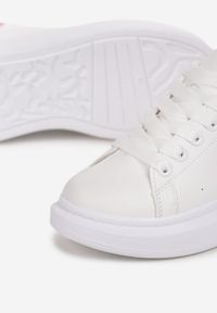 Renee - Biało-Różowe Sznurowane Sneakersy na Grubej Podeszwie Wicky. Kolor: biały