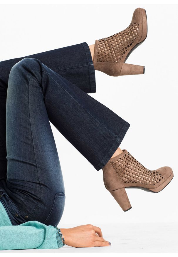 Niebieskie jeansy bonprix