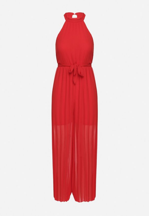 Born2be - Czerwony Taliowany Kombinezon z Dekoltem Typu Halter z Gumką w Pasie i Materiałowym Paskiem Xolefia. Okazja: na imprezę, na co dzień. Kolor: czerwony. Materiał: materiał. Styl: elegancki, casual