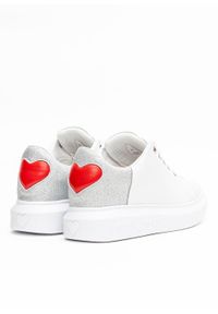 Sneakersy damskie Love Moschino (JA15134G1DIA510B). Kolor: biały. Wzór: kolorowy #4