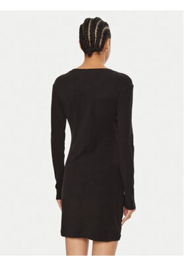Guess Sukienka dzianinowa O4BK02 KCHZ2 Czarny Regular Fit. Kolor: czarny. Materiał: bawełna, dzianina