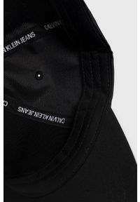 Calvin Klein Jeans Czapka kolor czarny z nadrukiem. Kolor: czarny. Wzór: nadruk